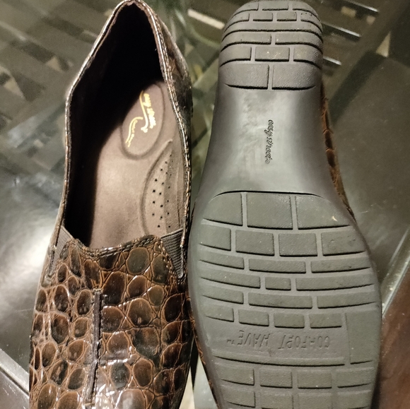 Pre-Loved pair of Brown Loafers - Picture 2 of 5